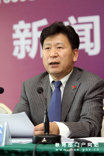 介绍全国第三届大学生艺术展演活动有关情况[