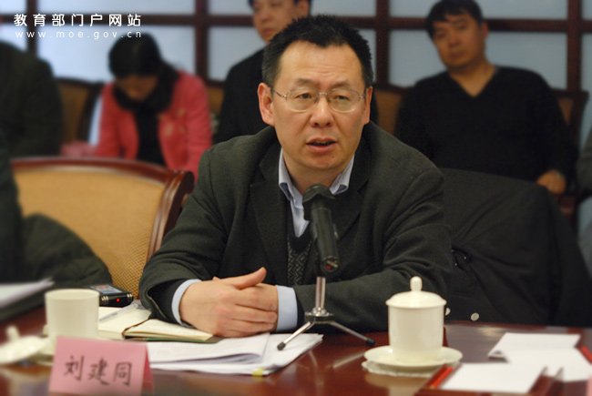 介绍职业教育改革创新进展情况[图片实录]_教