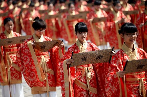 西安举行千名学子传统成人礼 - 中华人民共和国
