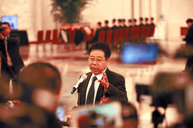 兩會“部長通道”陳寶生首次亮相接受記者采訪