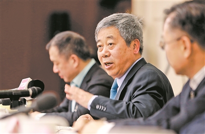 陈宝生参加全国政协十三届一次会议教育界别联组会