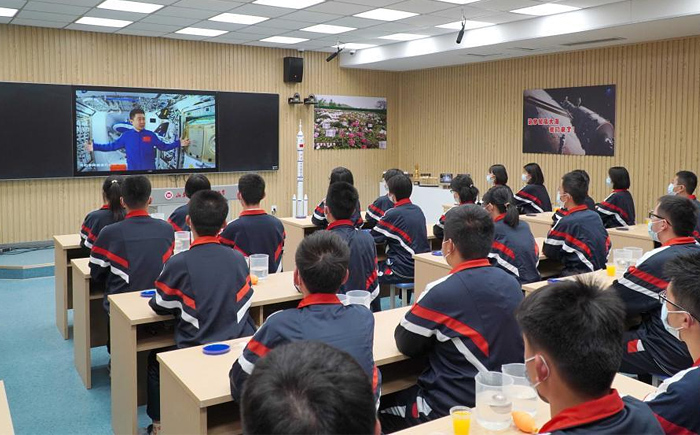 中国空间站第三次太空授课正式开讲