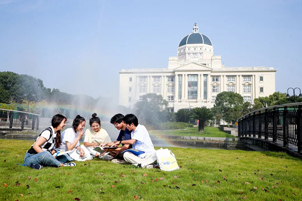 上海外国语大学：在上外，这样读书！