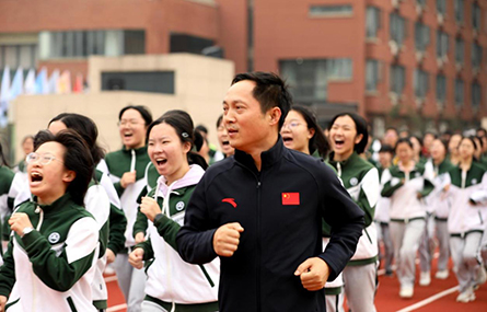 在追求卓越的道路上立己达人——记浙江省杭州第二中学校长蔡小雄