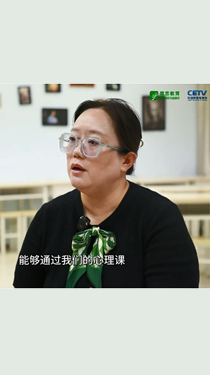 她的课堂不仅“备教材”，还要“备生活”