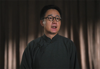 “捧着一颗心来，不带半根草去”，把教育家陶行知的故事讲给孩子听