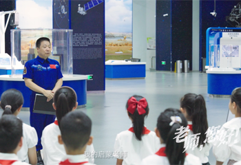 杨利伟感恩良师：是你们让我飞上了蓝天