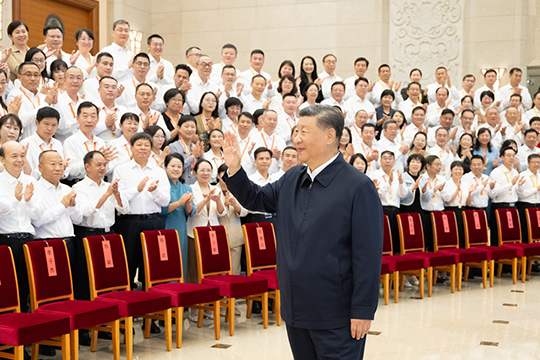 习近平接见参加庆祝第四十个教师节暨全国教育系统先进集体和先进个人表彰活动代表