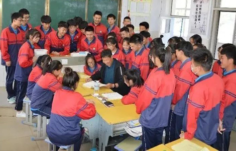 内蒙古自治区巴彦淖尔市临河区第二中学副校长、教师 贺来虎