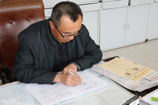 守护乡村孩子的“红柳”