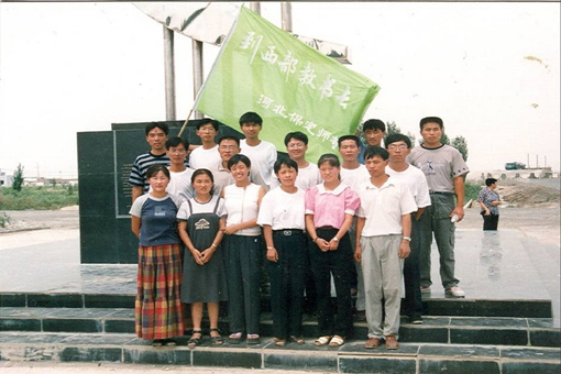 用知识的清泉，一点点浸润这片土地