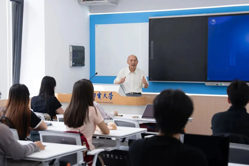 耄耋之年，他依然坚守信息科学最前沿