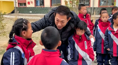 “最美教师”郭绍青，以数字技术托举起乡村孩子的求学梦