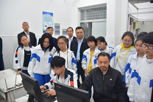 邗江中专:初中生走进职校体验职业技能