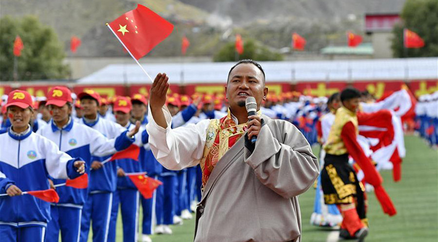 西藏山南：师生歌唱祖国